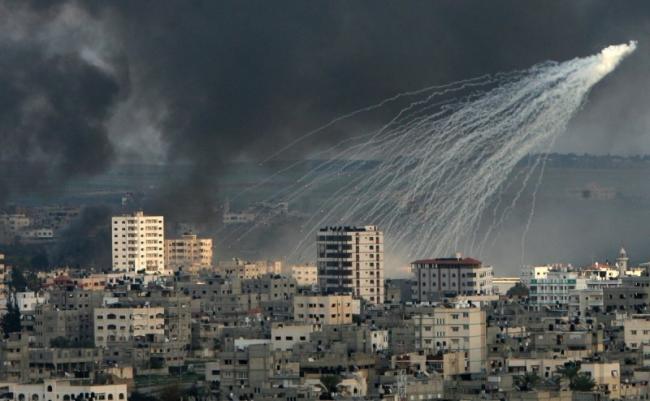 An airburst of artillery-fired white phosphorus over Gaza City. Photo by Mahmud Hams/Al-Haq.