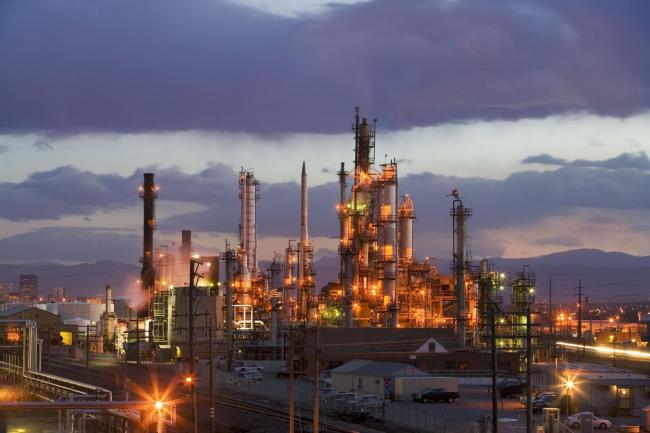Suncor refinery in Commerce City, Colo., in 2005. The registry is being spearheaded by the Fossil Fuel Non-Proliferation Treaty Initiative, an effort to focus more on what’s happening with the planet’s fossil fuel supply. Photo from Suncor