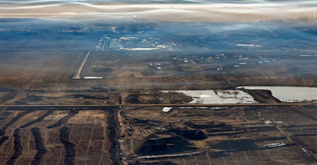 Photograph by Andrew S. Wright for National Observer of Alberta oilsands tailings ponds May 2014