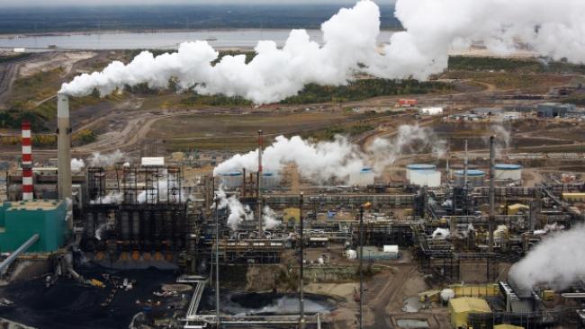 The processing facility at the Suncor oilsands operations near Fort McMurray, Alta. A new report from Oil Change International finds that G20 countries are spending $452 billion US a year subsidizing their fossil fuel industries. (Todd Korol/Reuters)