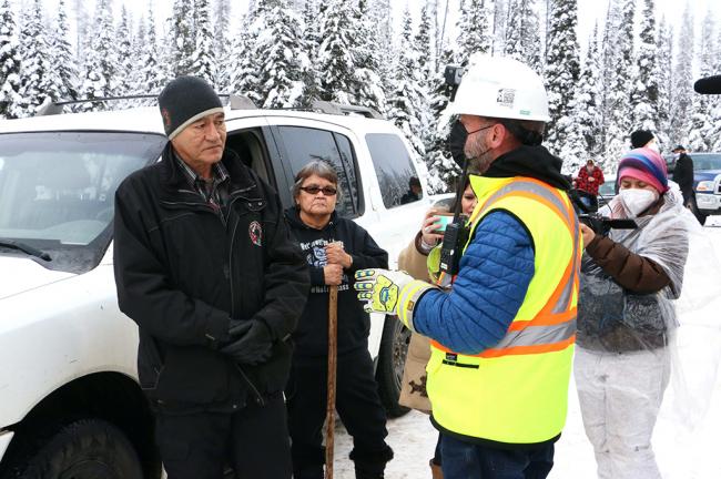 Wet’suwet’en Hereditary Chief Na’Moks, left, speaks with a Coastal GasLink worker. ‘I’m sure they don’t want the public to know how much the public is paying to guard an industry.’ Photo by Amanda Follett Hosgood.