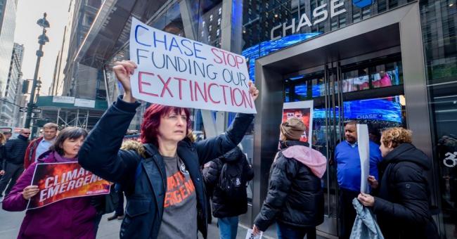 Protesters picket outside a Chase Bank branch in November 2019. (Photo: Erik McGregor/LightRocket via Getty Images)