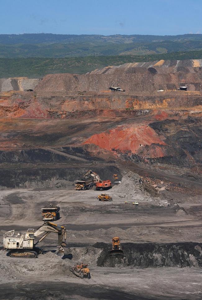 Photo of the Cerrejón mine courtesy of Tanenhaus