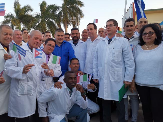 Cuban doctors prepare to leave for Italy to provide medical aid. Twitter