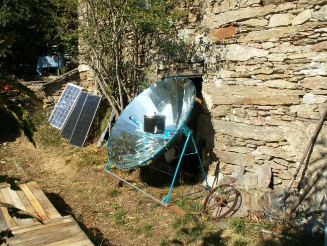 A parabolic solar cooker with segmented construction