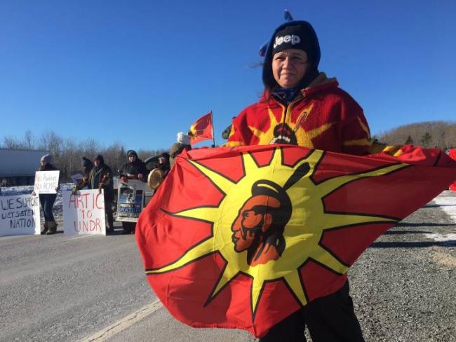 Protesters blocked a portion of Highway 102 in Nova Scotia on Tuesday morning in support of the anti-pipeline protests in B.C.  Reynold Gregor/Global News