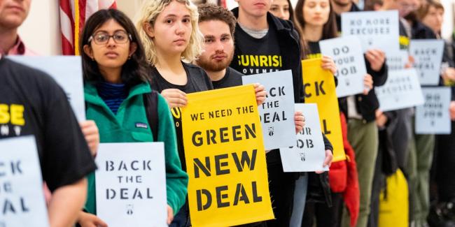 Sunrise Movement protesters advocate that Democrats support the Green New Deal inside the office of Rep. Nancy Pelosi in Washington, D.C. on Dec. 10, 2018. Photo: Michael Brochstein/SOPA Images/LightRocket via Getty Images