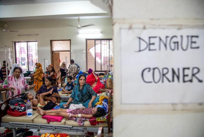 In a children’s ward for dengue in Bangladesh’s capital, patients are squeezed two to a bed as cases rise well after the usual season for the potentially deadly mosquito-borne virus. Photo by: Getty Images/Vox