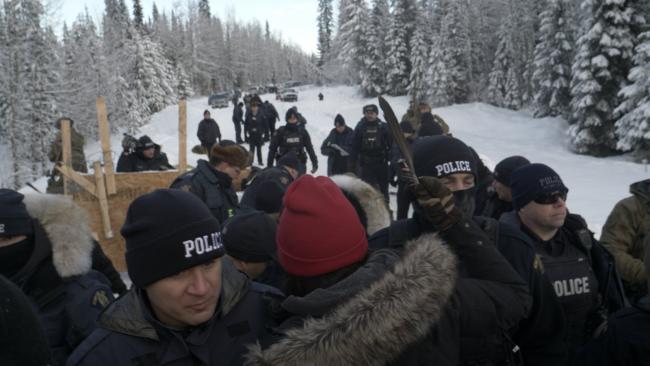 Militarized police moving in on the Gidimt'en Checkpoint on Wet'suwet'en territory in northeastern B.C., on Jan. 7, 2019. Photo by Michael Toledano