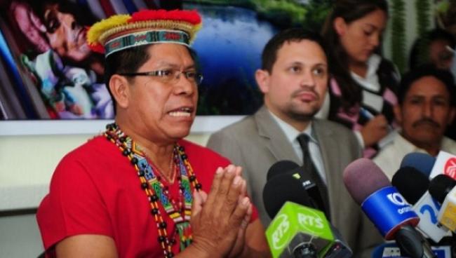 Humberto Piaguaje, representative of Ecuadorean people affected by Chevron during a press conference in Quito, Nov. 13, 2013 | Photo: AFP