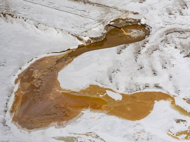 This five-million-litre toxic waste spill at Imperial Oil’s Kearl Lake oilsands mine in northern Alberta roused outcry. But it came after years of undercutting efforts to regulate tailing pond pollution. Photo by Nick Vardy/Athabasca Chipewyan First Nation.