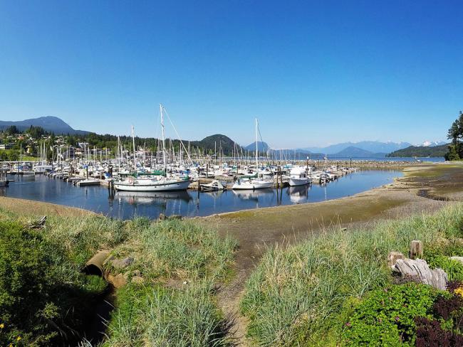 Gibsons, BC, crunched the numbers on the value of its natural assets. ‘The foreshore area of our beaches acts as a natural seawall,’ the city says — for example this foreshore area at Labonte Park. Photo by NothingEatsYou via Wikimedia Commons, CC BY-SA 4.0.