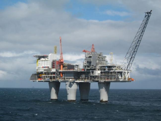 Offshore Oil Rig - Swinsto101/Wikimedia Commons