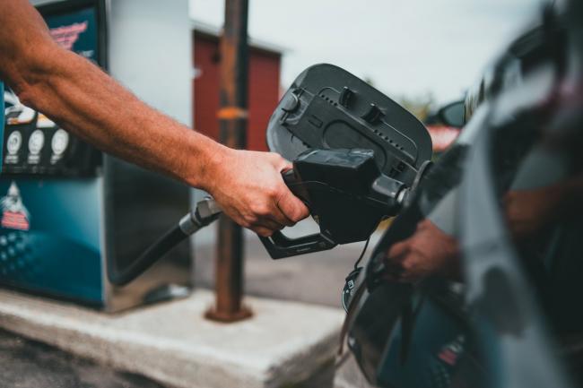 Ottawa’s clean fuel standard is being designed to help curb transportation sector emissions, but critics say the existing draft text will lock in years of fossil fuel use. Photo via Erik Mclean / Pexels