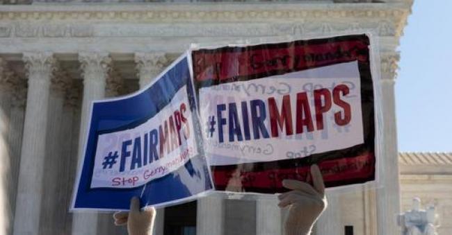 Demonstrators gathered outside as U.S. Supreme Court heard gerrymandering cases on March 26, 2019. (Photo: Aurora Samperio/NurPhoto via Getty Images)