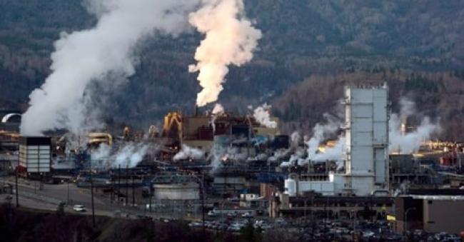 Teck Resources' zinc and lead smelting and refining complex is pictured in Trail, B.C. (Darryl Dyck/The Canadian Press)