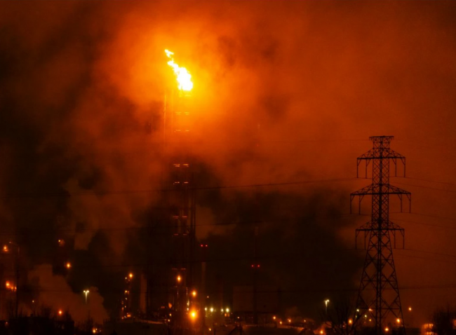 A flare from the Suncor Energy Edmonton Refinery illuminates the sky in Strathcona County, on Friday, Jan. 21, 2022. PHOTO BY IAN KUCERAK /Postmedia
