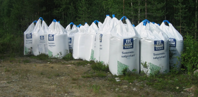 Bags of Yara brand artificial fertilizer. Credit: SeppVei / Wikimedia Commons