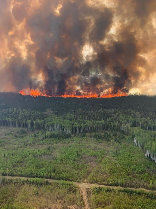 Northern Alberta’s Bald Mountain wildfire burns on May 12. GOVERNMENT OF ALBERTA FIRE SERVICE, VIA CP