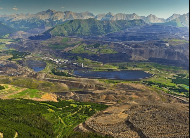 An aerial view of Teck Resources Elkview Mine in the east Kootenays. Selenium pollution from mining has left a legacy of impacts. prv