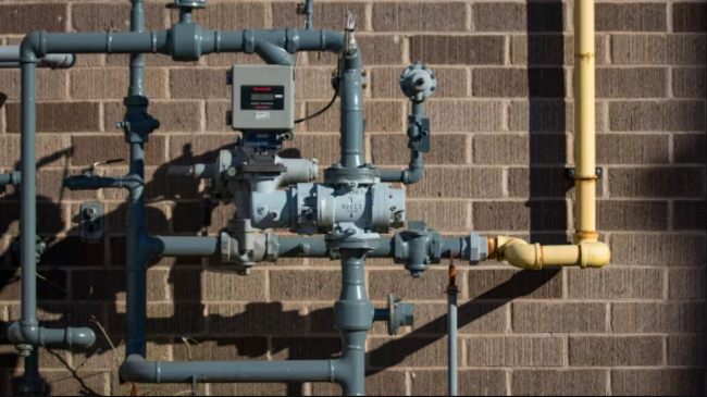 A gas meter and pipes are attached to a building in Halifax. Gas networks have been growing and adding customers in every province and territory that has one, a new report finds. (Robert Short/CBC)