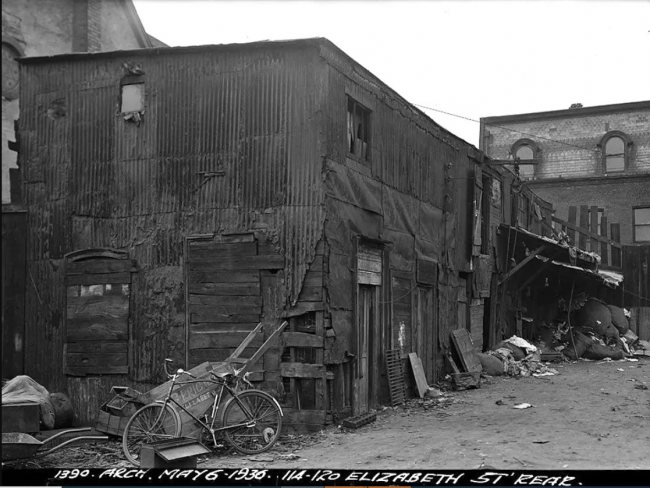 The rear of 114-120 Elizabeth St., a dilapidated building used as housing in Toronto. Photo by Arthur Goss via Flickr, Creative Commons licensed.