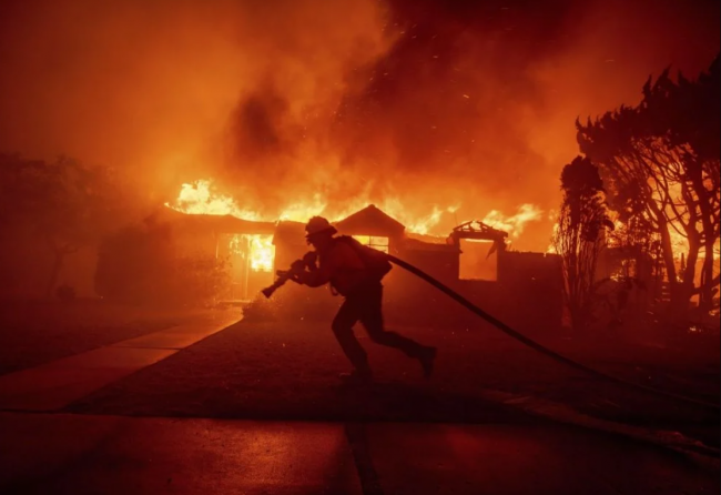 Fighting the Pacific Palisades blaze: California is ‘a poster child of what we expect to see more of in the future,’ says Swain. Photo by Ethan Swope, the Associated Press.