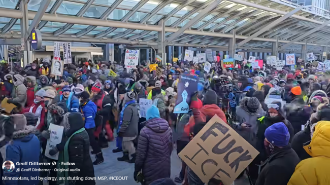 Minneapolis–Saint Paul International Airport Shut Down Crowd