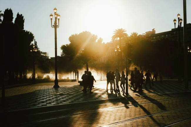 People walk the streets of Nice, France in August 2016. Scientists are predicting the arrival of an El Niño eclipsing that which helped drive record high heat and extreme weather in 2024 — possibly even rivalling the El Niño of 2015 and 2016. The difference: the world has grown a lot hotter. Photo courtesy: Jonas Weckschmied / Unsplash
