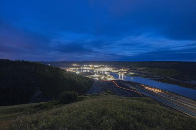 Documents obtained by The Narwhal show BC Hydro awarded $171 million in no-bid contracts for work on the Site C dam over an eight-month period. Photo: Byron Dueck