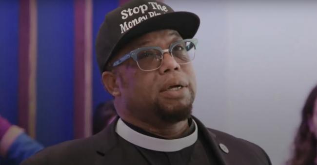 "The money that comes out of this bank literally kills poor people in the same community they’re operating in," said Rev. Lennox Yearwood Jr. during the sit-in at a Chase Bank branch in Washington, DC. "There’s too many reasons to stop this madness." (Image: TheYearsProject.com/Hip Hop Caucus)