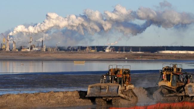 Shutting down the entire oilsands wouldn't be enough to get to the 2030 greenhouse gas reduction target set earlier this month by the federal government. (Mark Ralson/AFP/Getty Images)