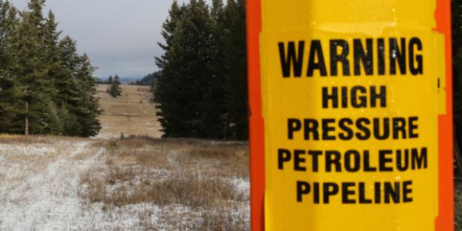 CHRIS HELGREN/REUTERS A sign warning of the subterranean presence of Kinder Morgan's Trans Mountain Pipeline in seen in ranchland outside Kamloops, B.C. on Nov. 16, 2016.