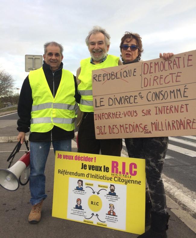 Seasons Greetings from France’s Yellow Vests: “We Are Not Tired” - “Inform yourselves by Internet. 98% media owned by billionaires.”