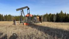 An old oil pumpjack in Alberta on Dec. 1, 2023. Photo by flickr/Jason Woodhead