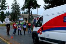 Canada Post worker pickets
