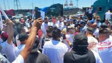 Truckers gather to protest AB 5 at Port of Los Angeles, July 14, 2022 [Photo by Cindy Perez]