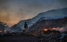A worker in a coal yard in the Sonbhadra district of Uttar Pradesh, India, 2021. (Ritesh Shukla / Getty Images)