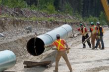 Laying pipeline