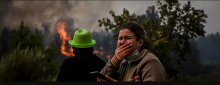A local reacts to watching a wildfire advancing in Orjais, Covilha council in central Portugal, on August 16, 2022. (Photo: Patricia De Melo Moreira/ AFP via Getty Images)