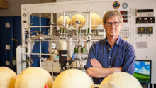Geophysicist Ralph Keeling in his lab at Scripps Institution of Oceanography at University of California San Diego, where carbon dioxide levels are tested. ( Scripps Institution of Oceanography at UC San Diego)
