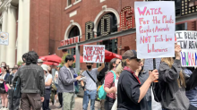 Protestors marching on May 23 raised concerns about the impact of the AI data centres as Metro Vancouver faces tighter water restrictions. (Anaïs Elboujdaïni/Radio-Canada)