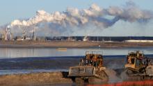 Shutting down the entire oilsands wouldn't be enough to get to the 2030 greenhouse gas reduction target set earlier this month by the federal government. (Mark Ralson/AFP/Getty Images)