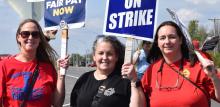 Auto workers picketed at GM’s Wentzville Assembly Center in Missouri October 5. GM has agreed to put battery manufacturing facilities for electric vehicles into its national union contract. The UAW’s strike continues, with 25,000 workers out. Photo: UAW.